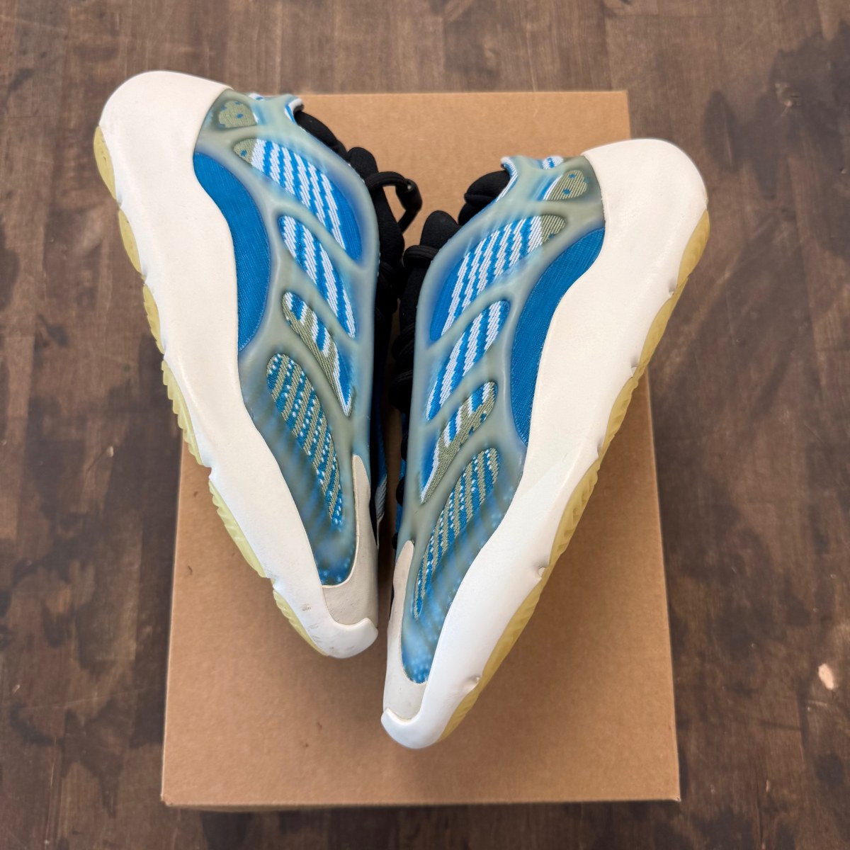 adidas Yeezy 700 V3 Arzareth Size 6.5 (Pre-Owned) - Image 1