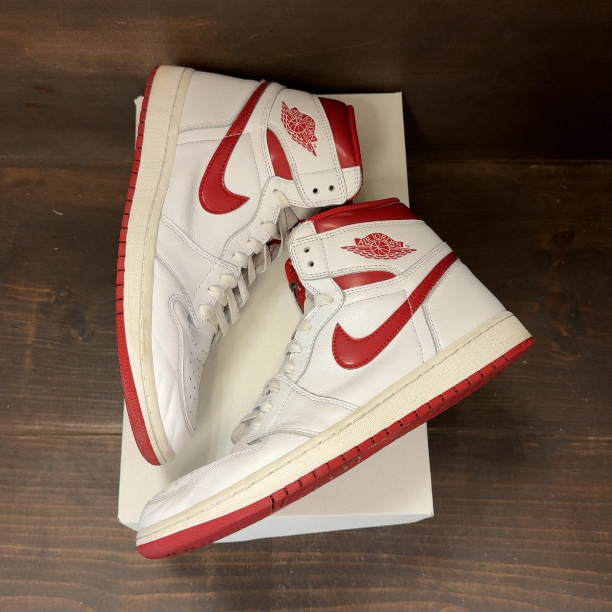 Jordan 1 Retro Metallic Red (2017) Size 11 (Pre-Owned) - Image 2