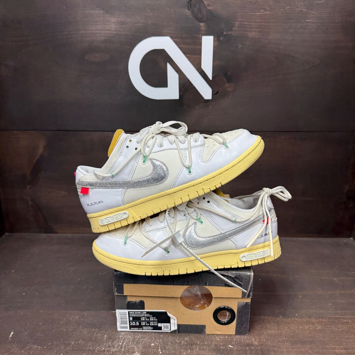 Nike Dunk Low Off-White Lot 1 Size 9 (Pre-Owned) - front