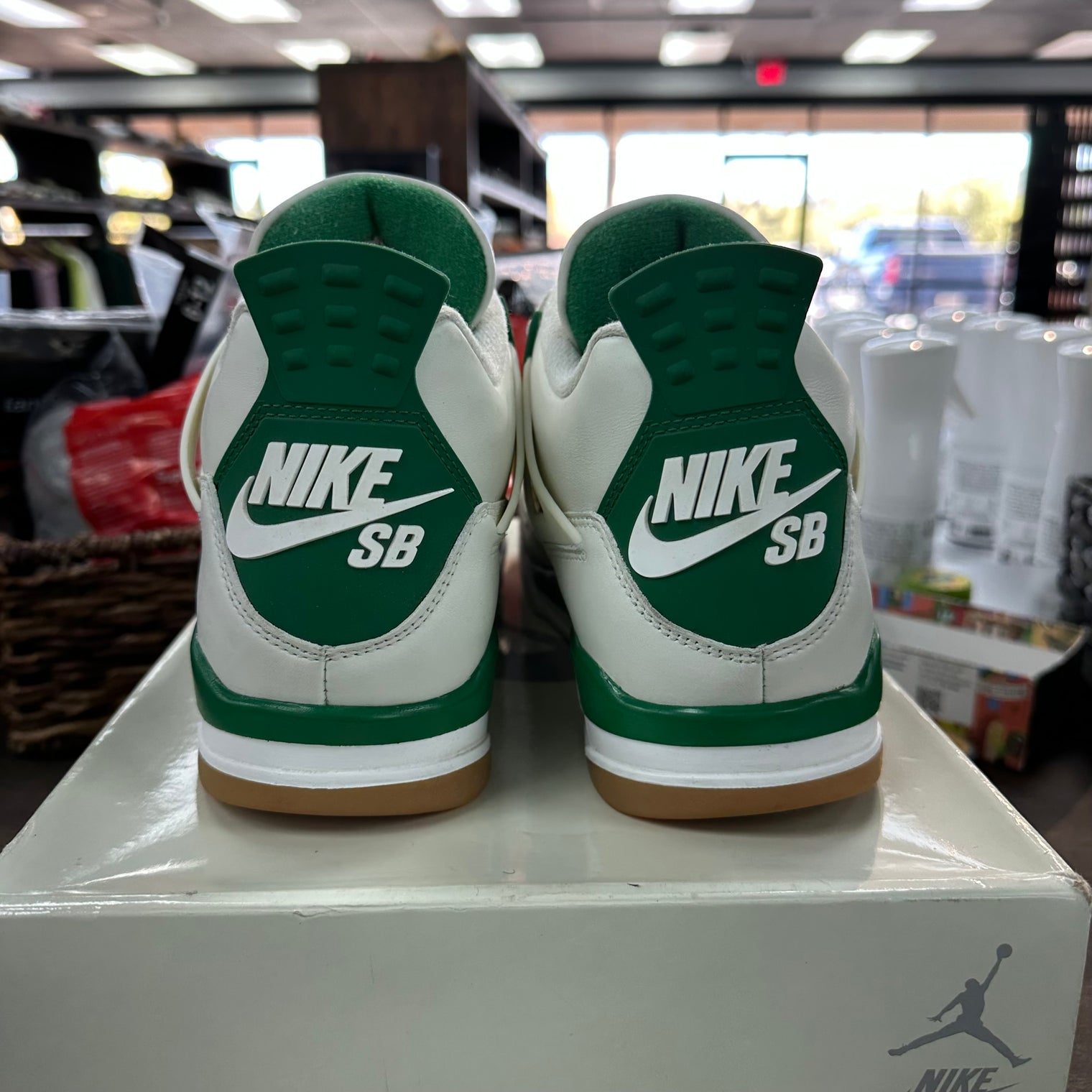 Pine Green SB Jordan 4 Retro (USED)