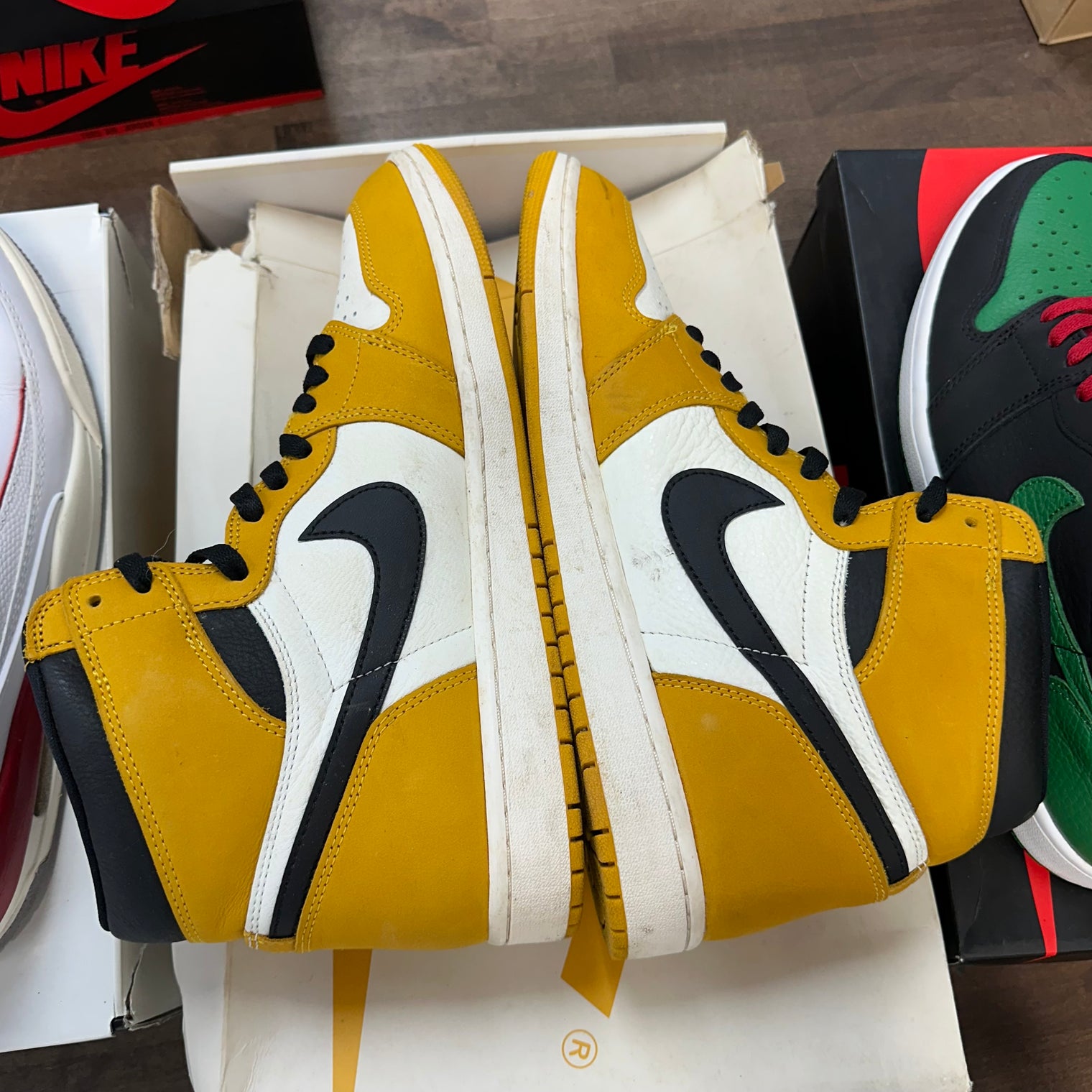 Yellow Ochre Jordan 1 Retro High OG (USED,Damaged Box)