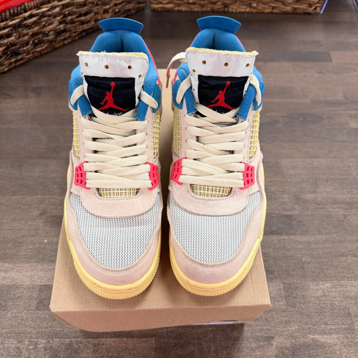 Jordan 4 Retro Union Guava Ice Size 9.5 (Pre-Owned) - Image 2