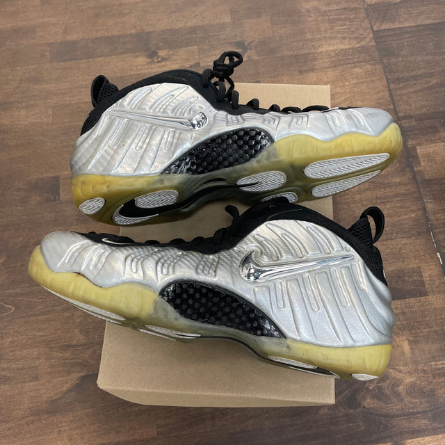 Nike Foamposite Silver Surfer (USED NO BOX NO INSOLES)