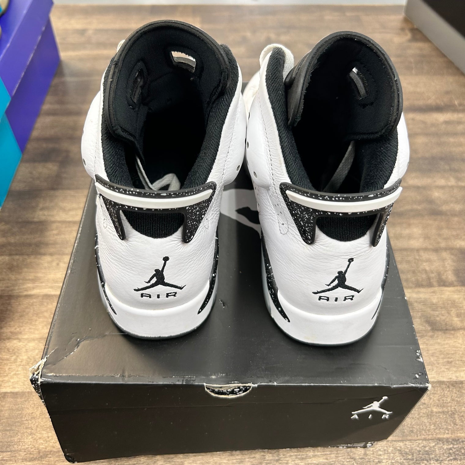 Reverse Oreo Jordan 6 (USED)