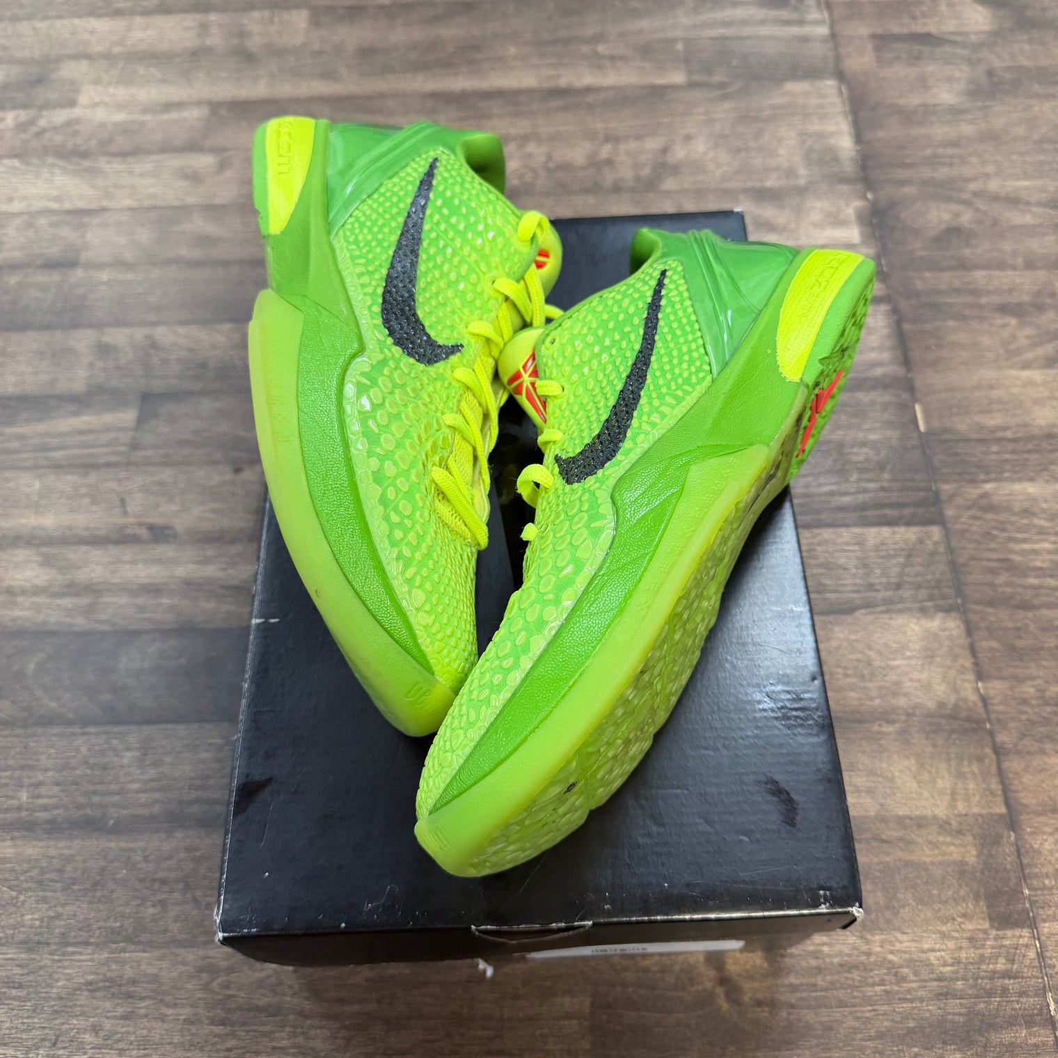 Grinch Kobe 6 Protro (Used)