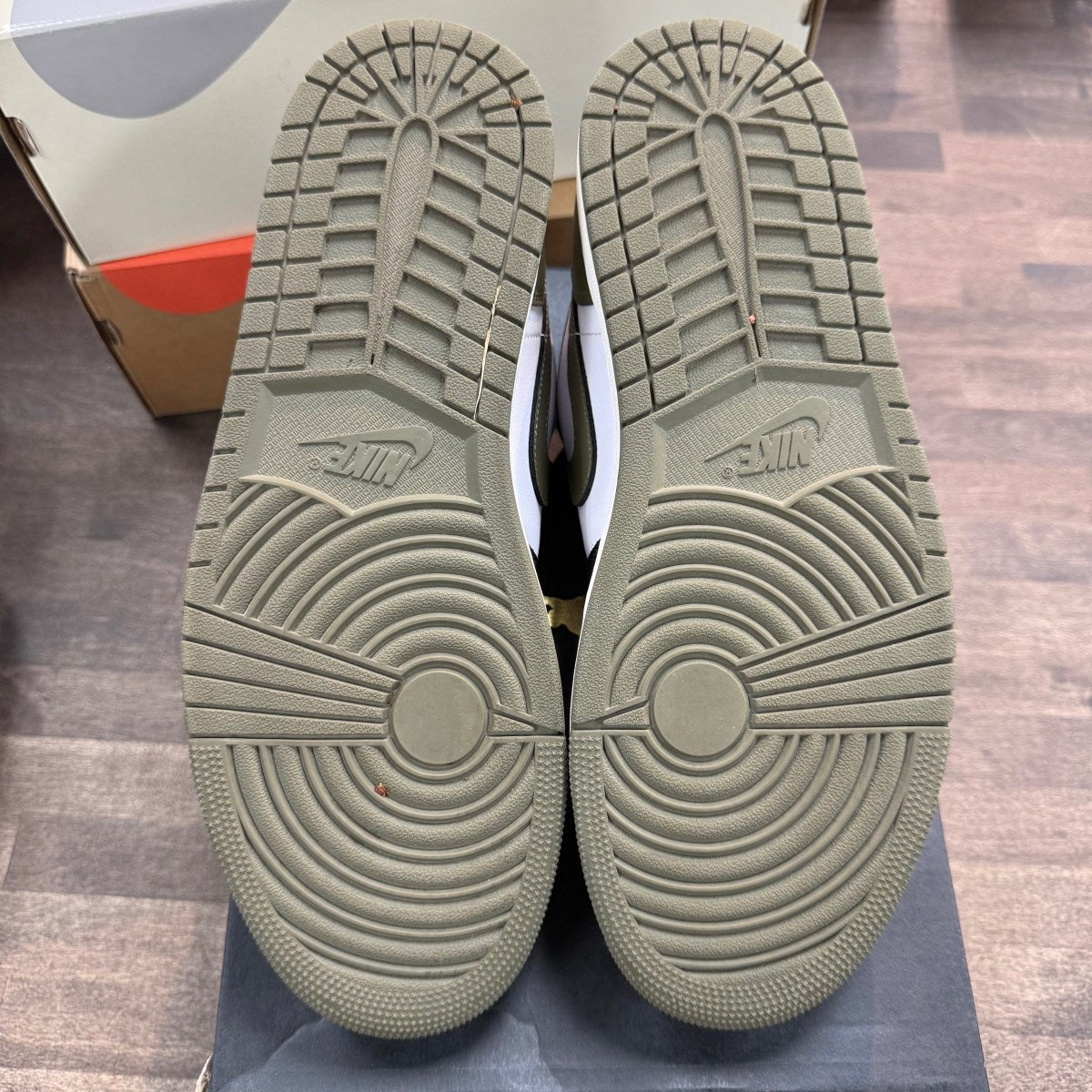 Jordan 1 Low Black Toe Medium Olive - Image 4