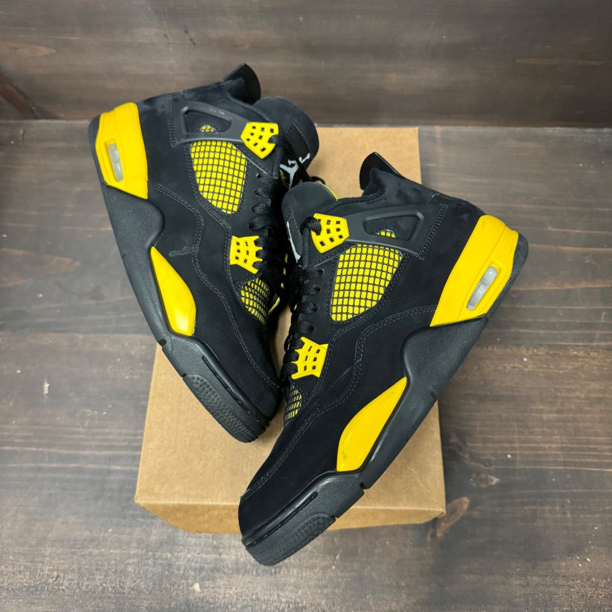 Jordan 4 Retro Thunder (2023) Size 11 (Pre-Owned) - Image 2