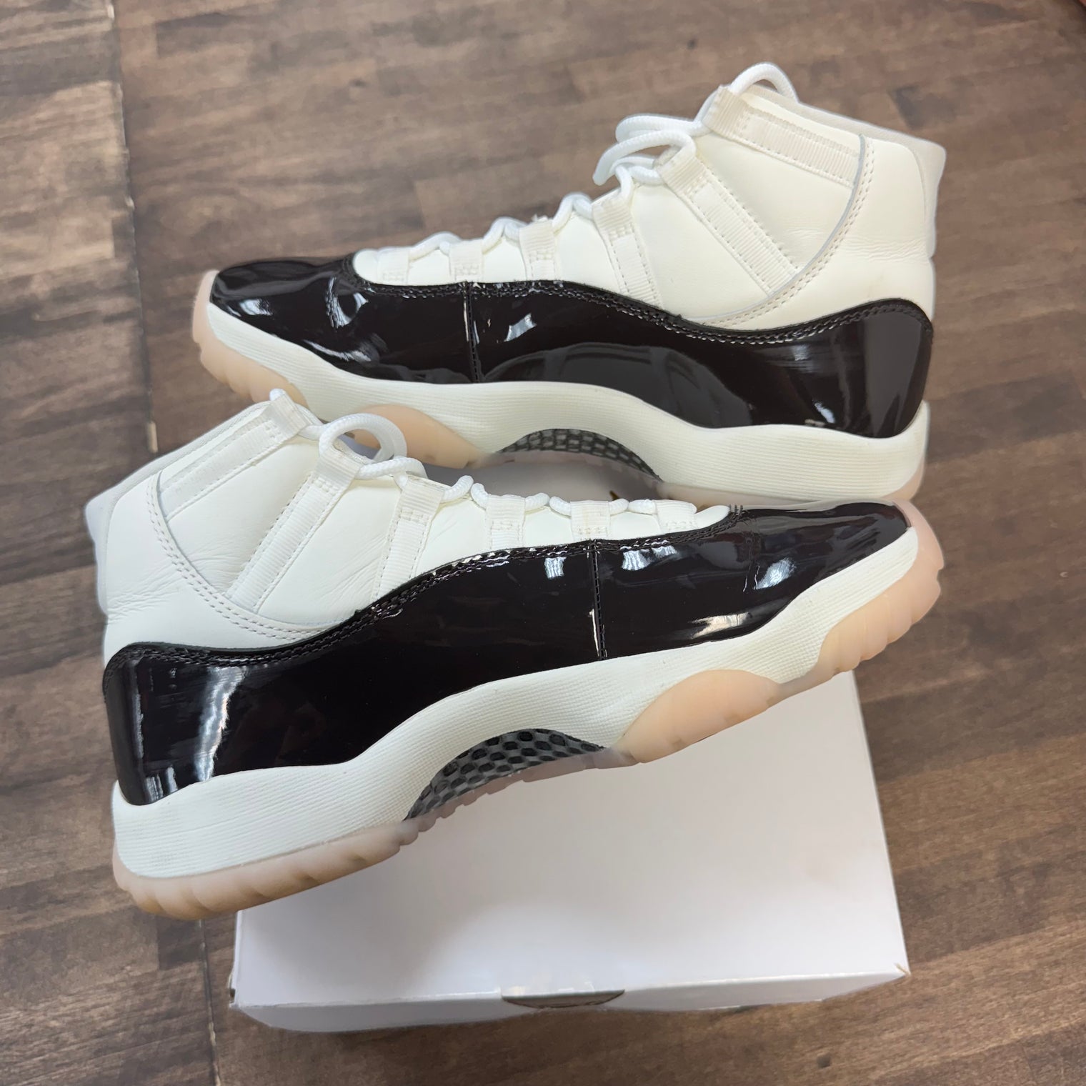 Neapolitan Jordan 11 Retro (W) (USED)