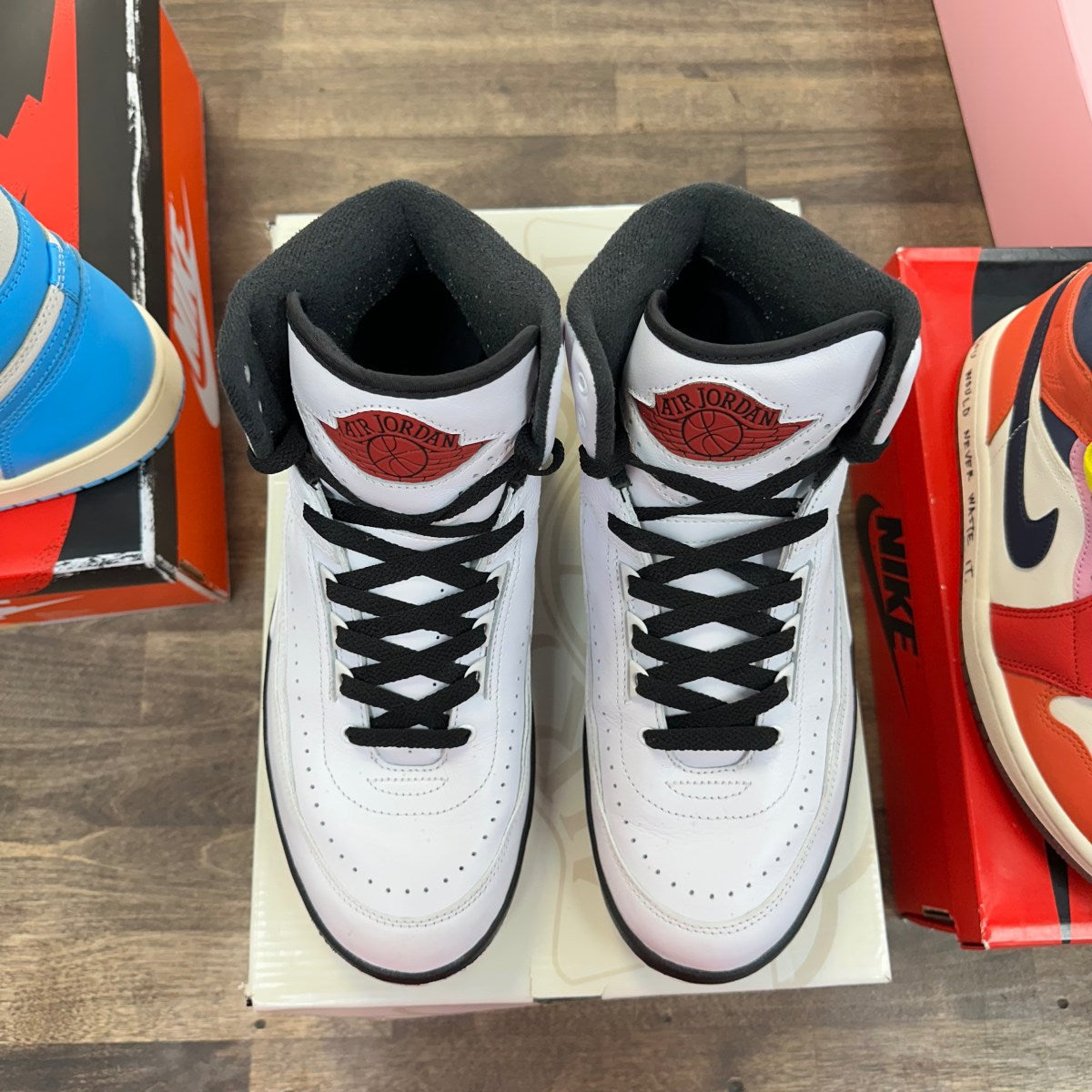Jordan 2 Retro OG Chicago (2022) - Image 2