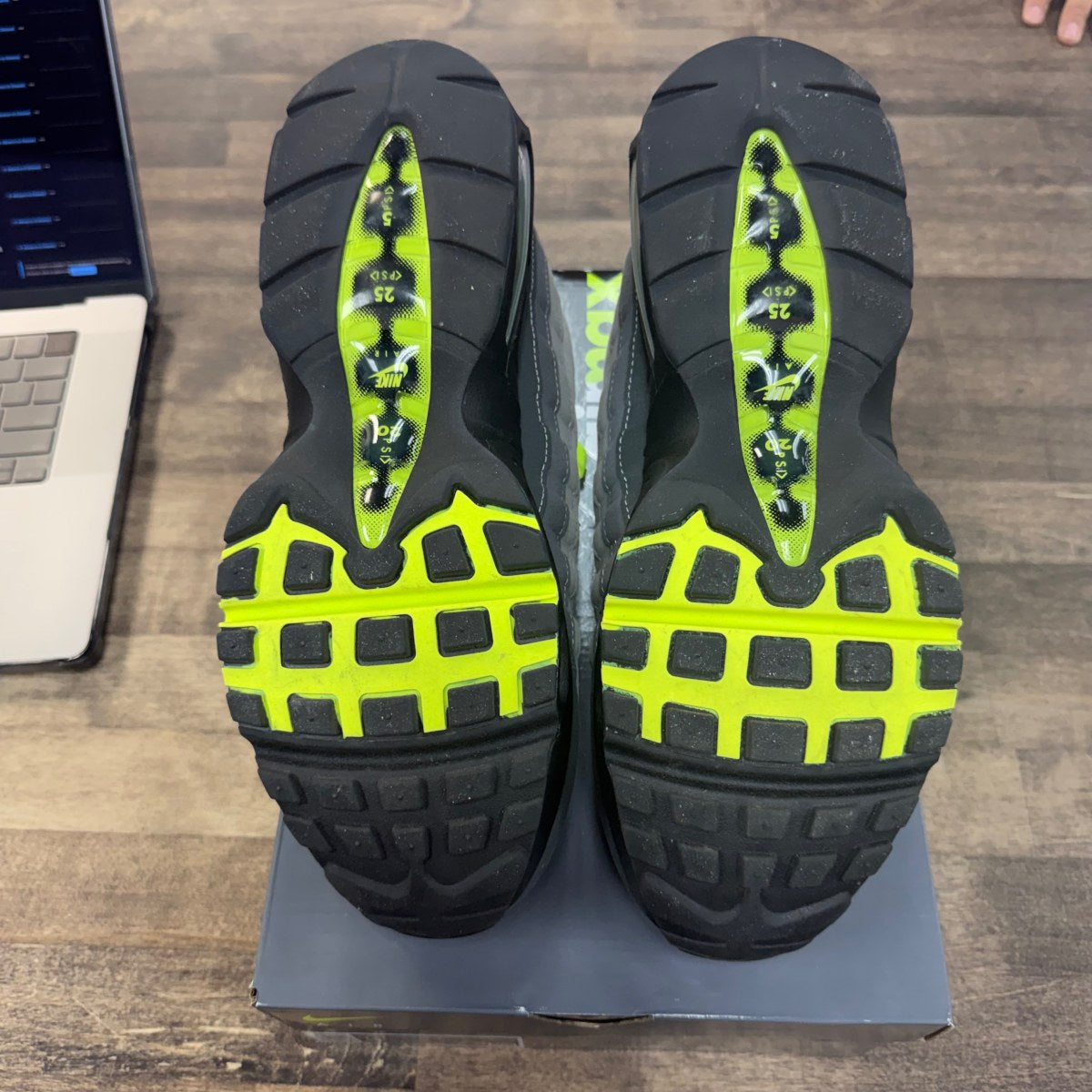 Nike Air Max 95 OG Big Bubble Neon (2026) (Women's) - Image 4