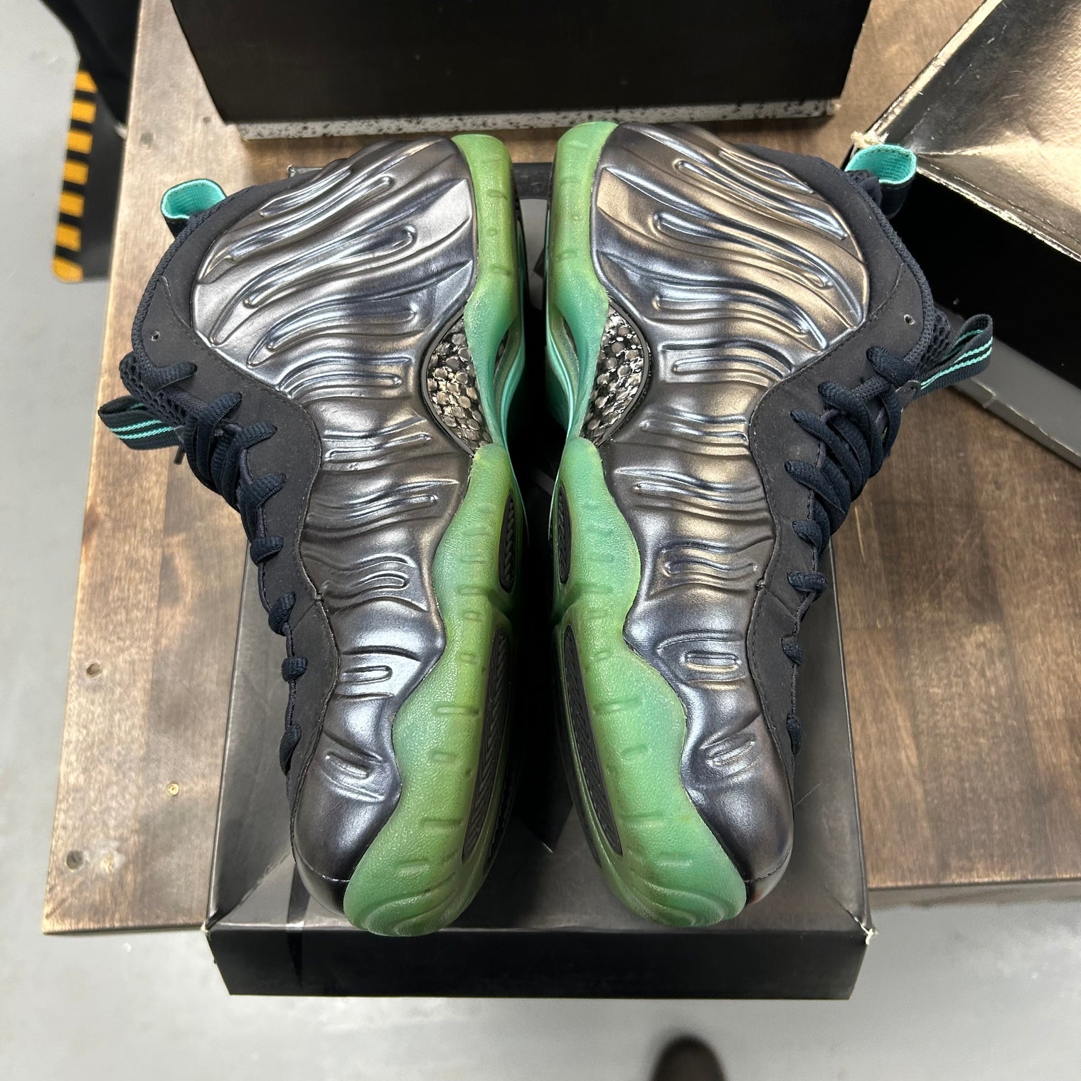 Dark Obsidian Foamposite Pro (USED)