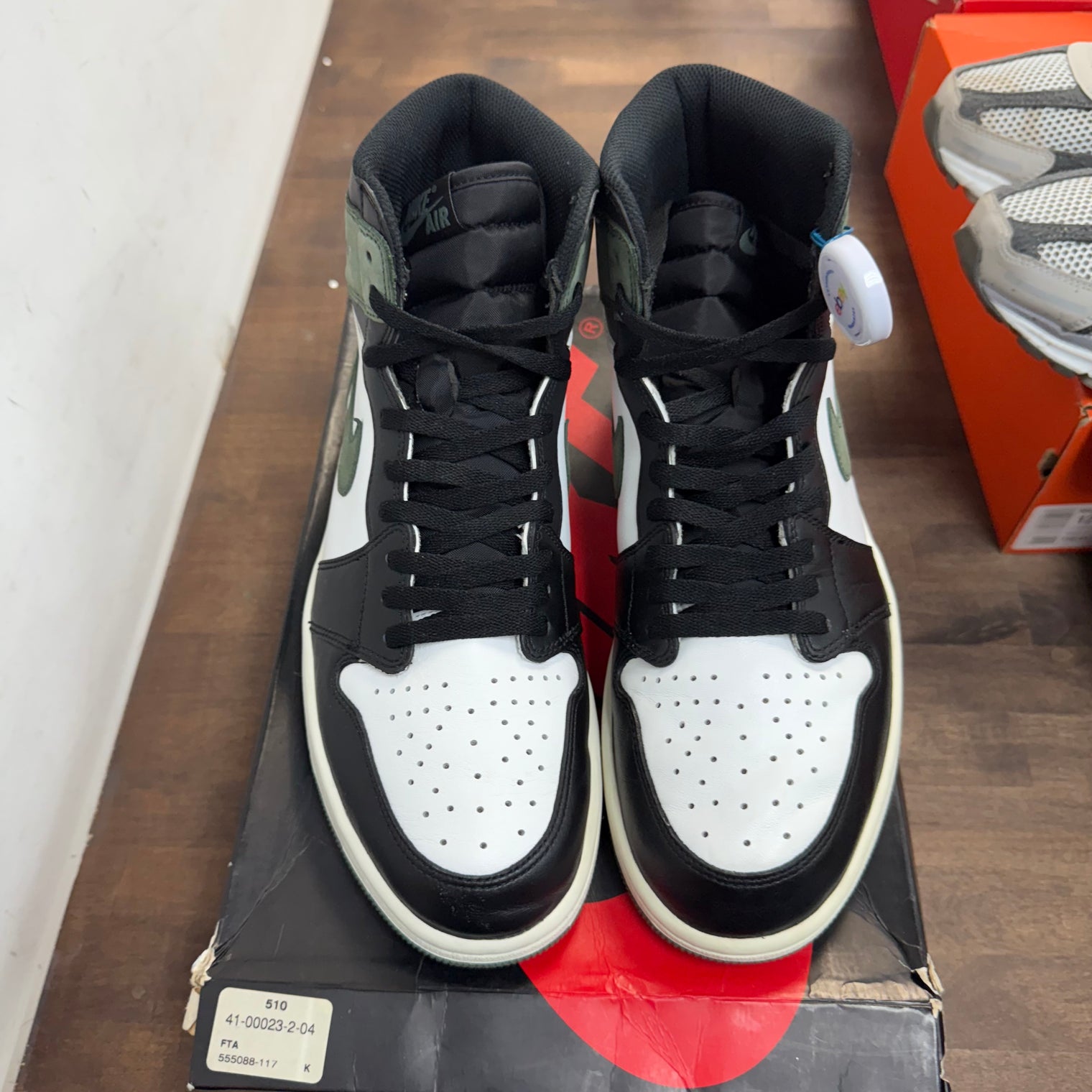 Clay Green Jordan 1 High Retro (USED,Replacement Box)