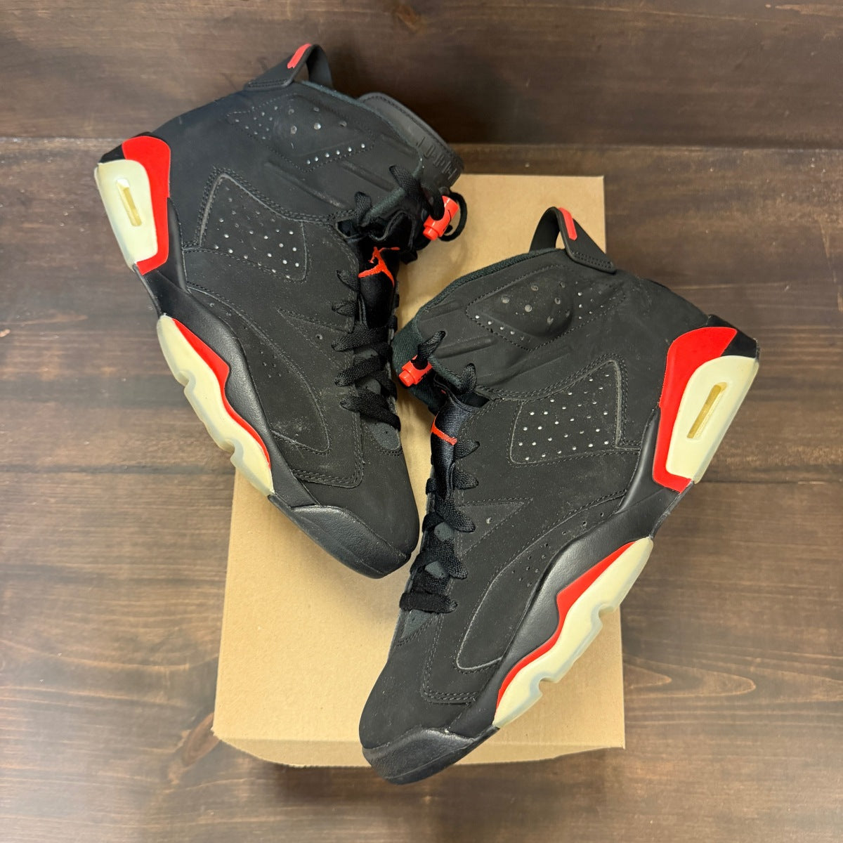 Jordan 6 Retro Black Infrared (2019) Size 10.5 (Pre-Owned) - Image 2