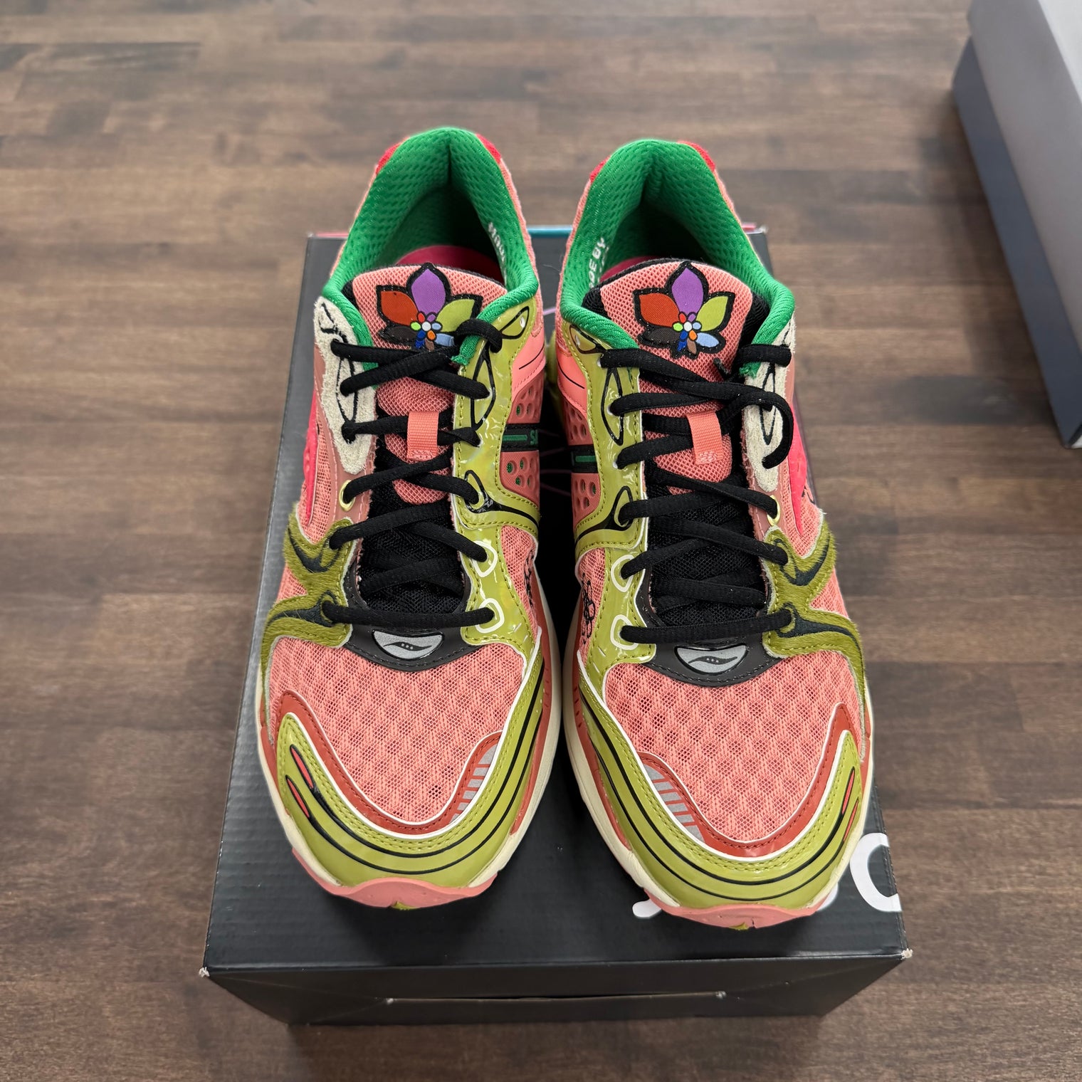 Jae Tips Flowers Grow Uptown Virginia Creeper Saucony ProGrid Triumph 4 (USED)