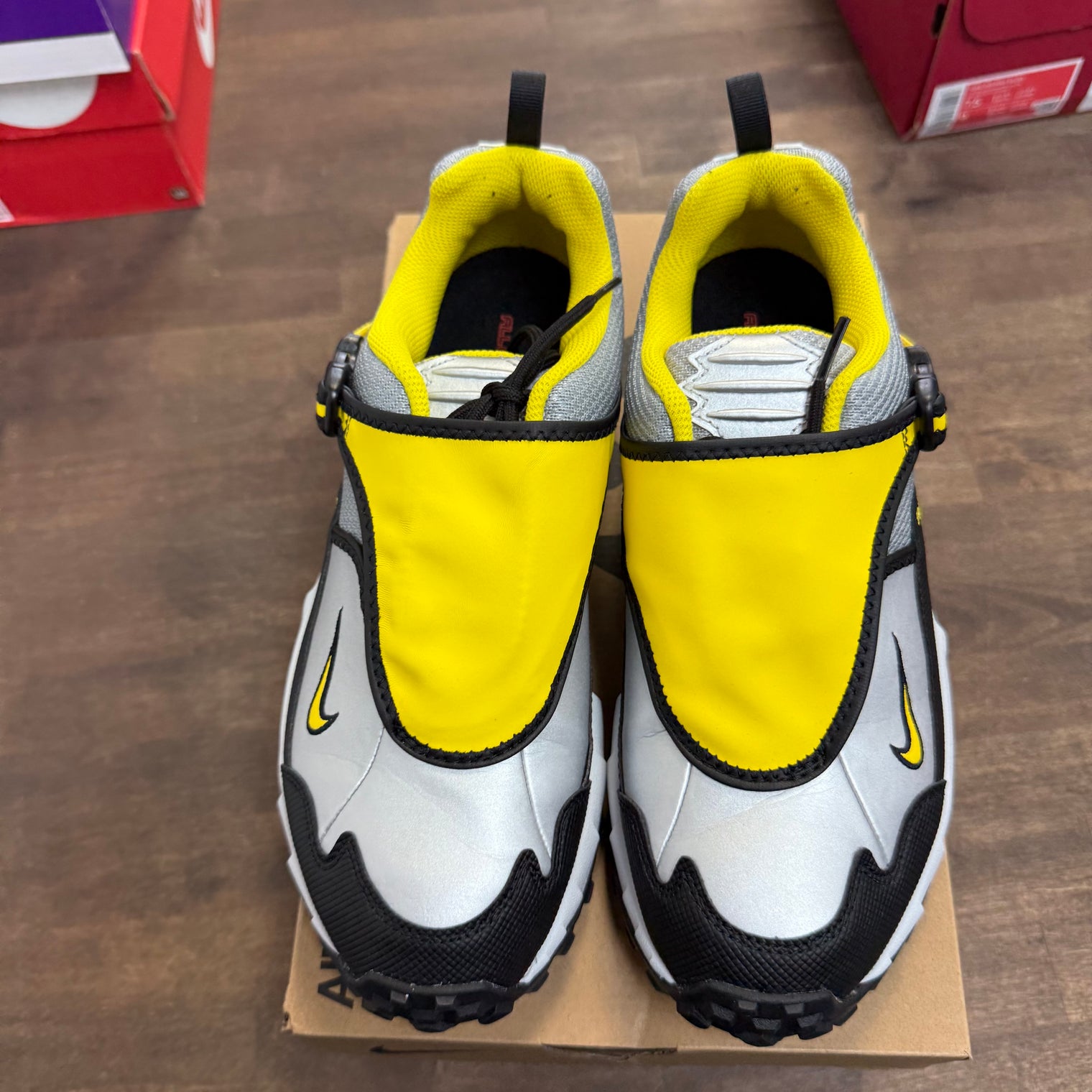 Nike ACG Phassad Yellow Zest Metallic Silver (USED)