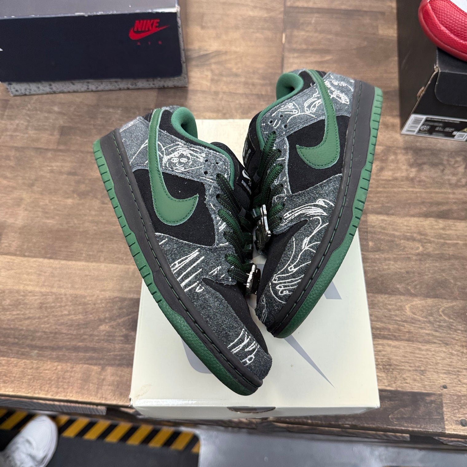 There Skateboards SB Dunk Low (USED)