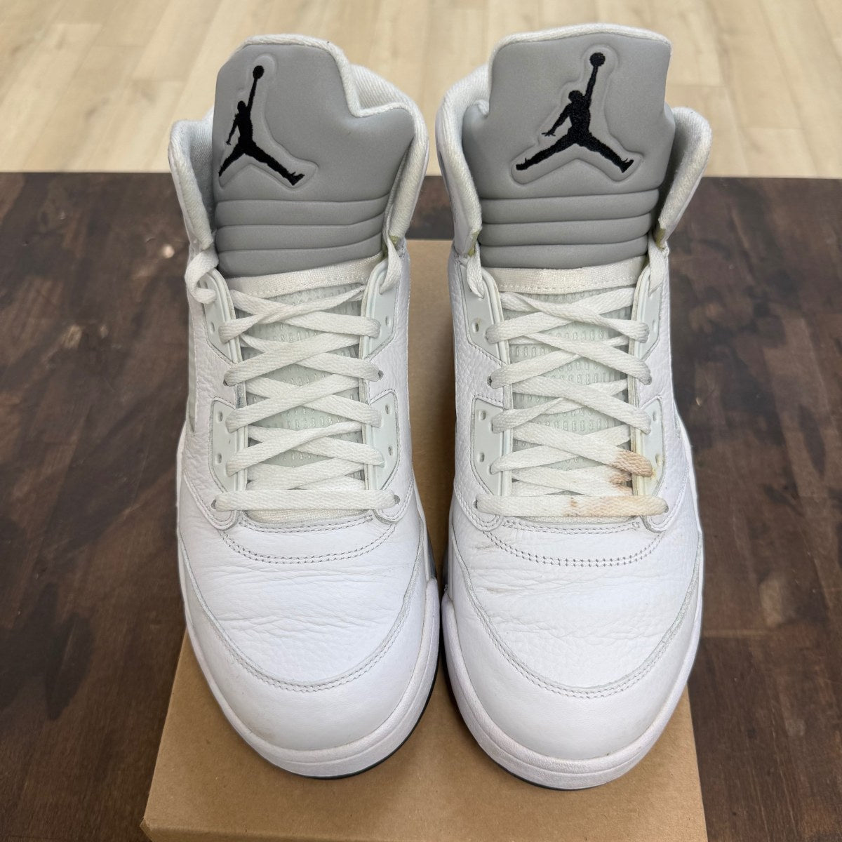 Jordan 5 Retro Metallic White (2015) Size 13 (Pre-Owned) - Image 2