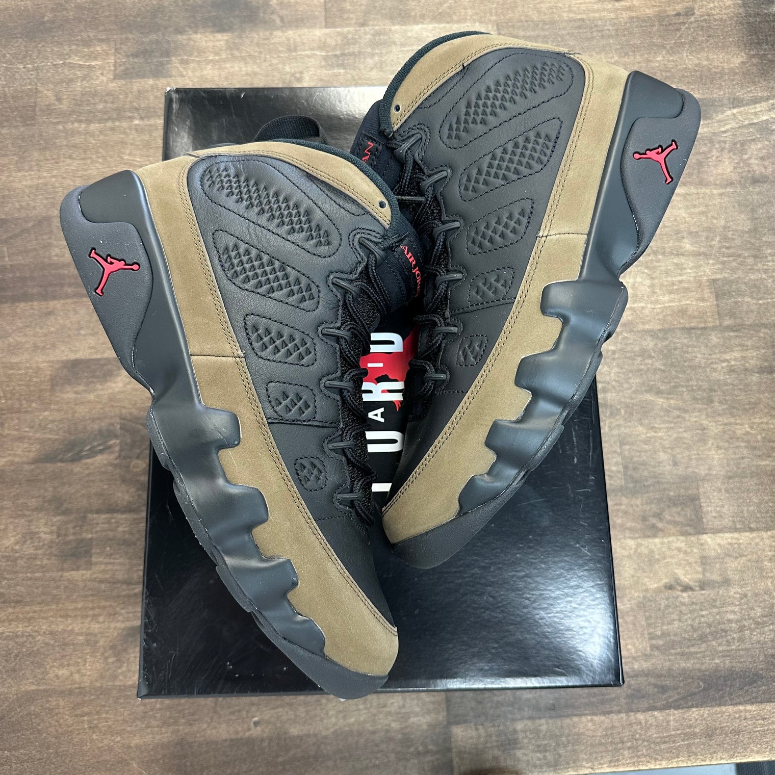 Olive Jordan 9 Retro (USED)