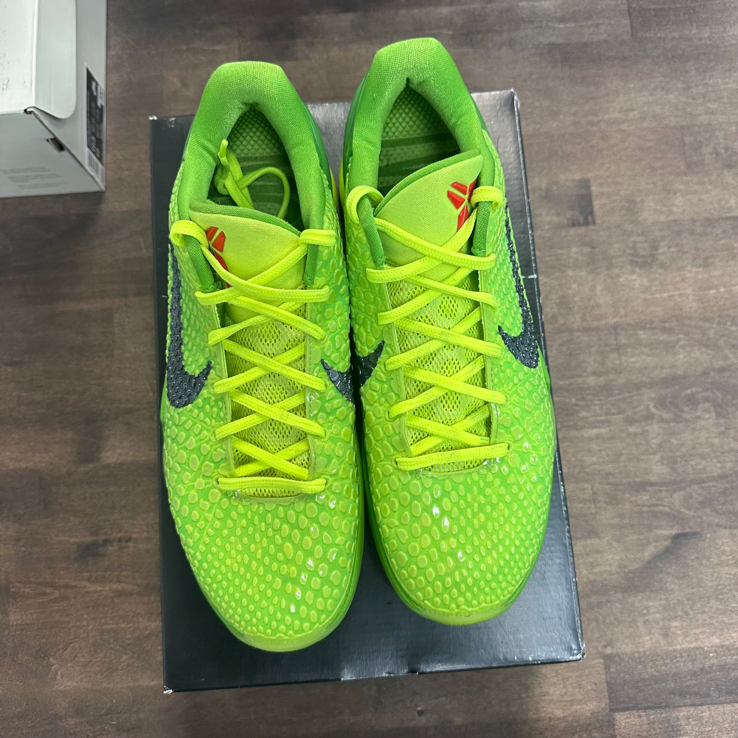 Grinch Kobe 6 Protro (Used)