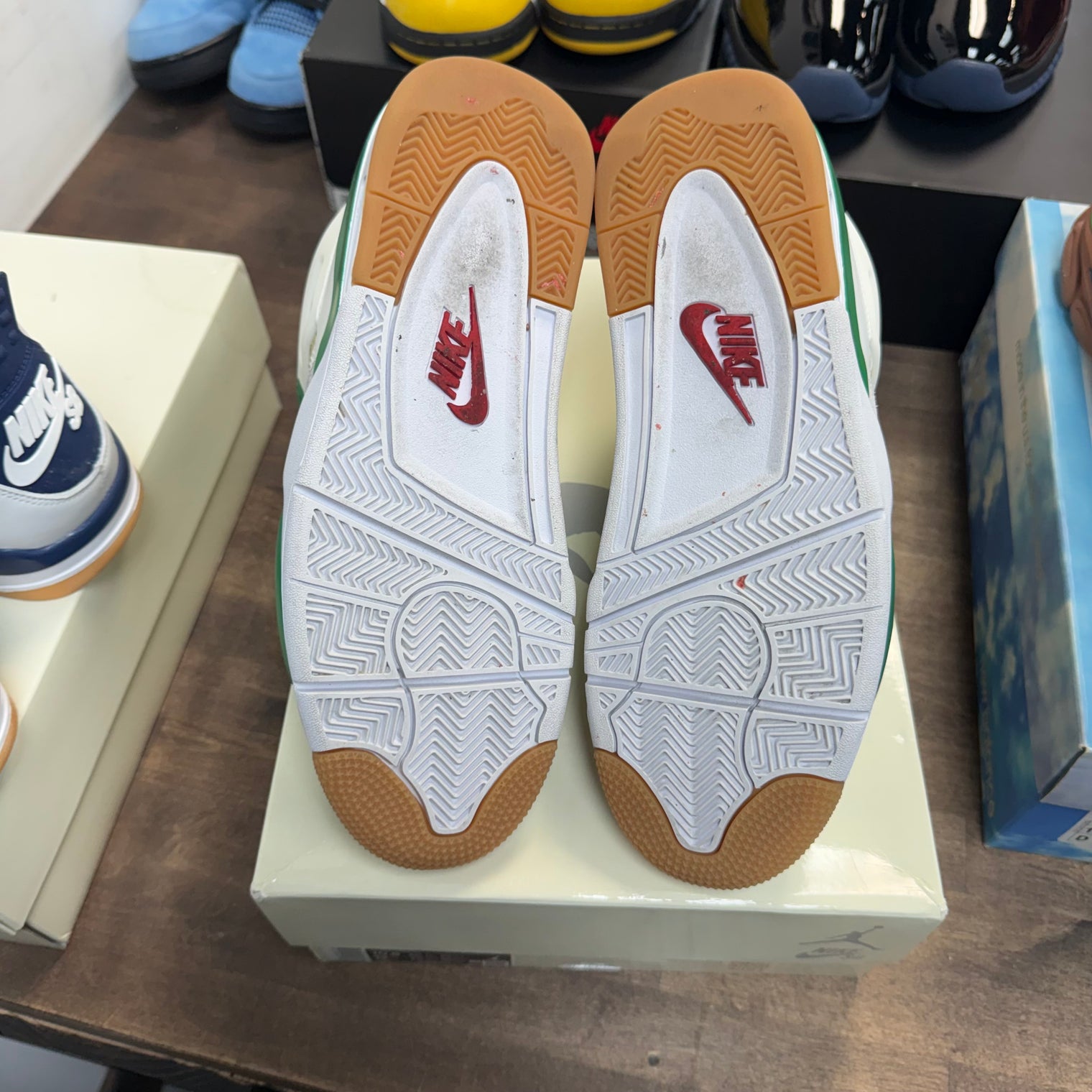 Jordan 4 Retro SB Pine Green (US 10.5) (USED)