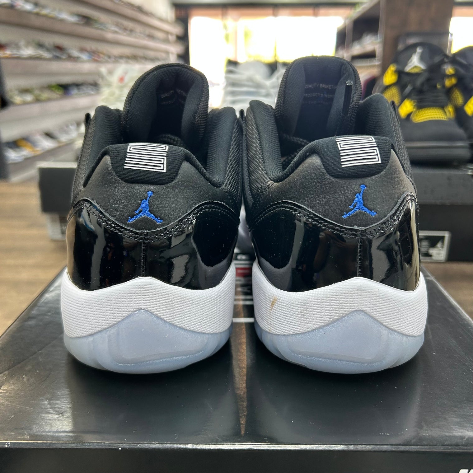 Space Jam Jordan 11 Low (USED)