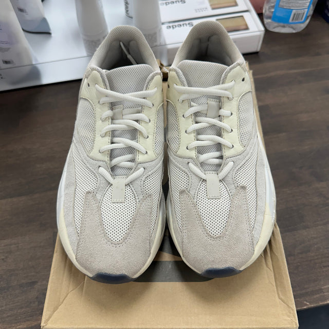 Analog Yeezy 700 (USED,No Box)