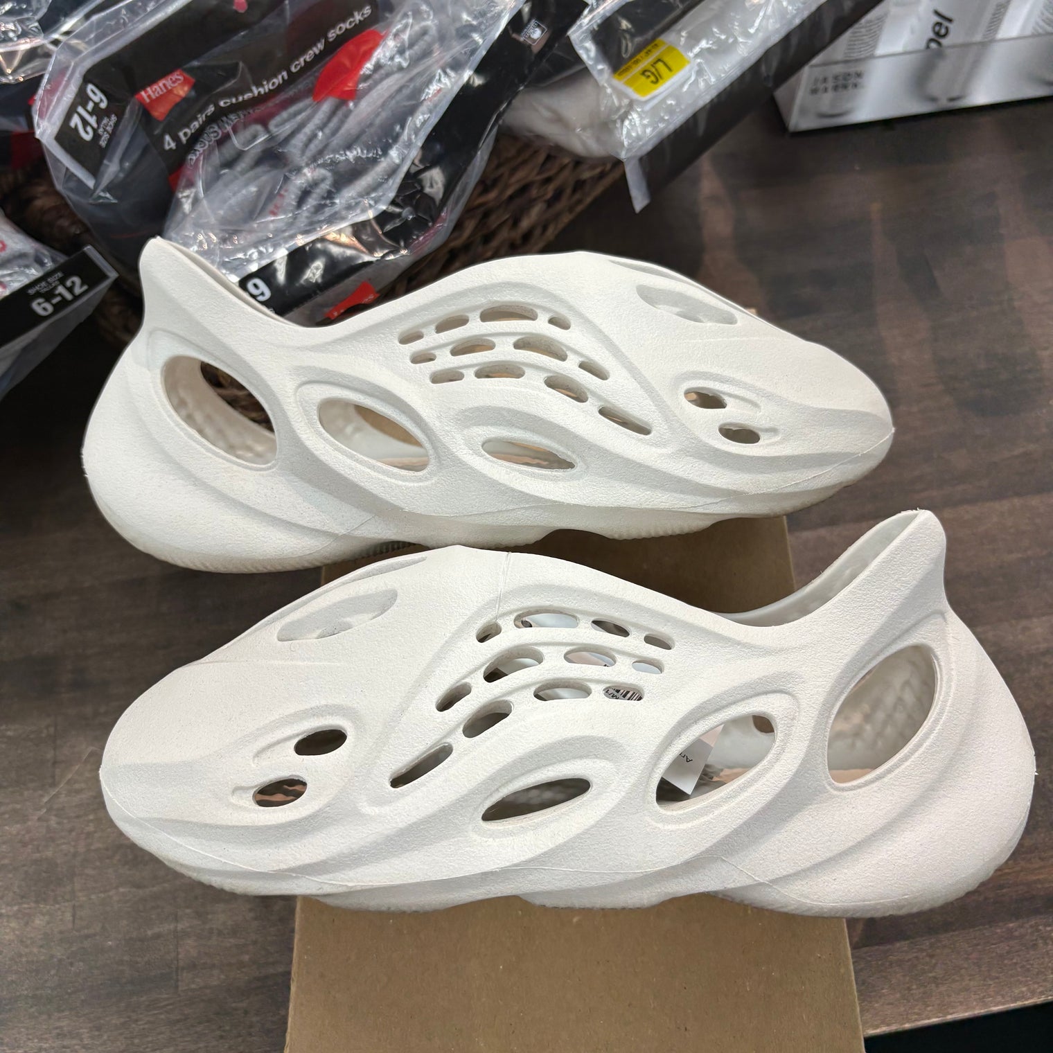 Arrarat Yeezy Foam RNNR (USED)