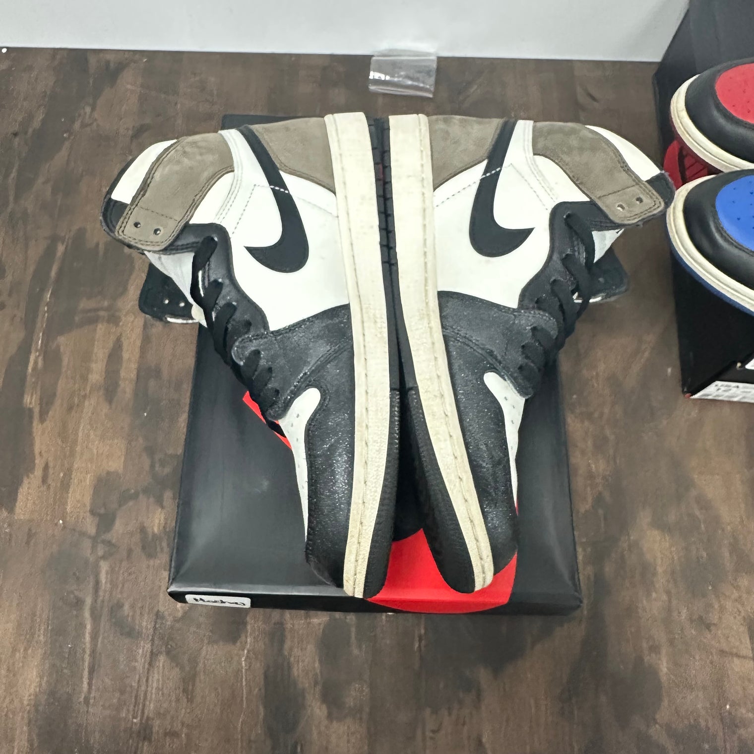 Dark Mocha Jordan 1 High (USED)