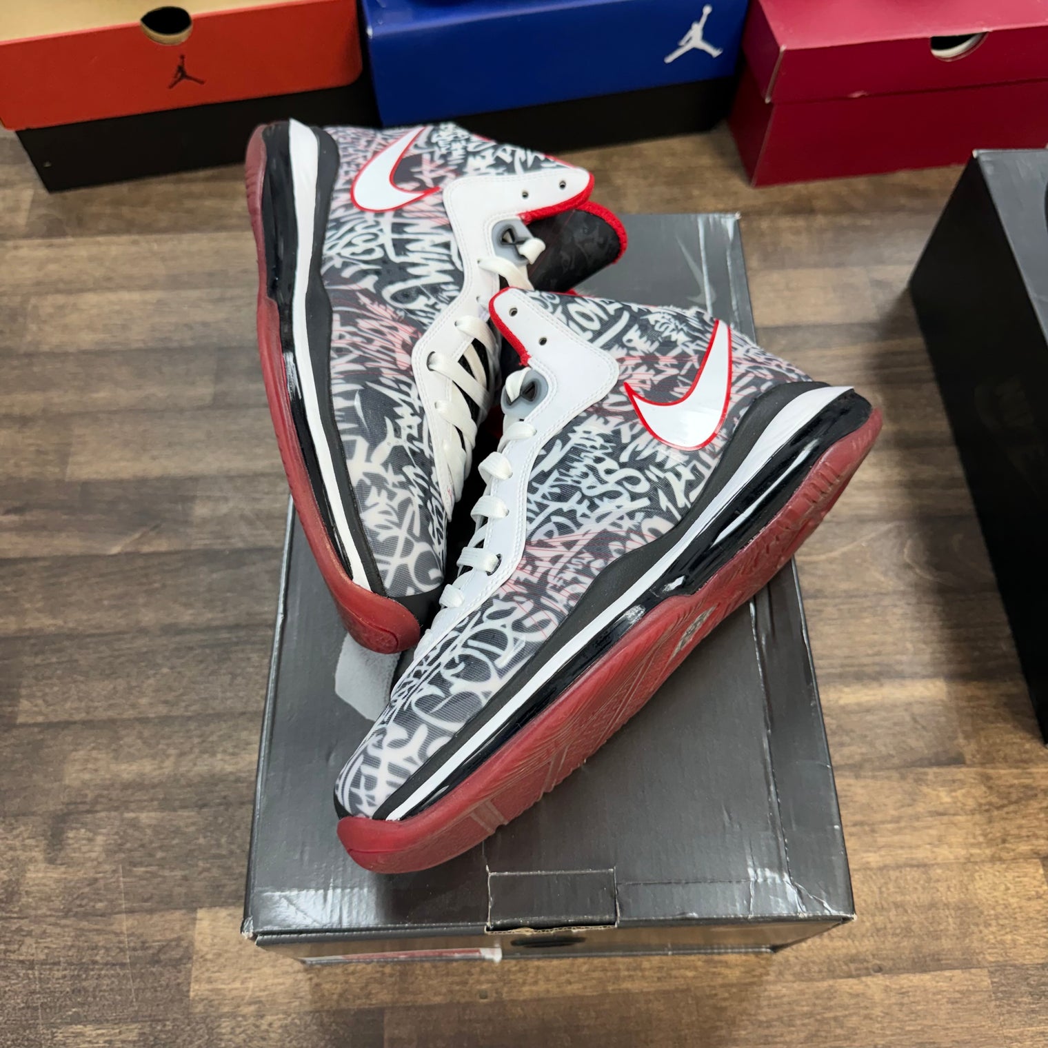 Graffiti Nike LeBron 8 (USED)