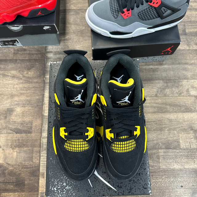 Jordan 4 Retro Thunder (2023) (Grade school) (US 5.5Y) (Lightly Worn)