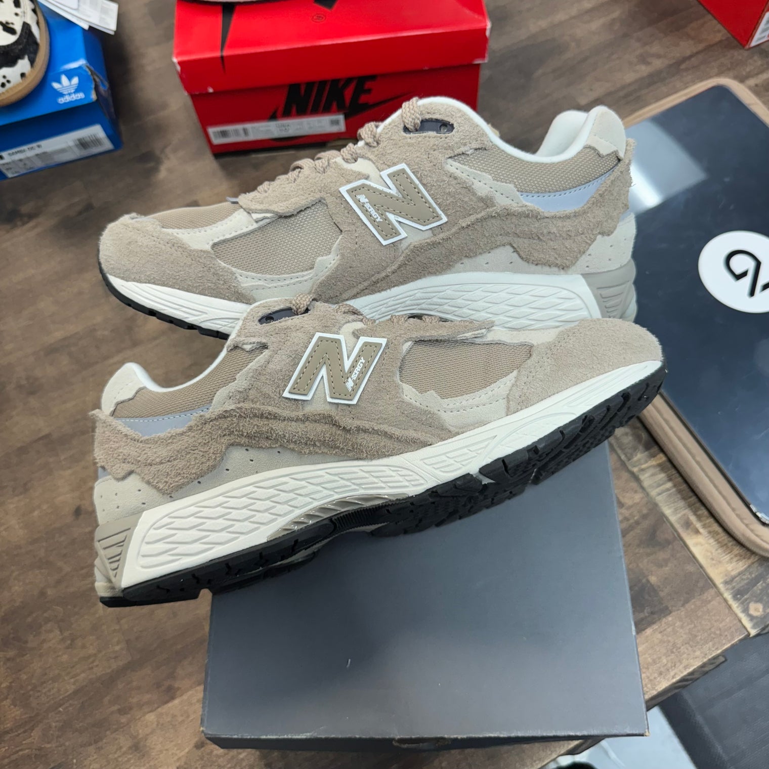 Protection Pack Driftwood New Balance 2002R (USED)
