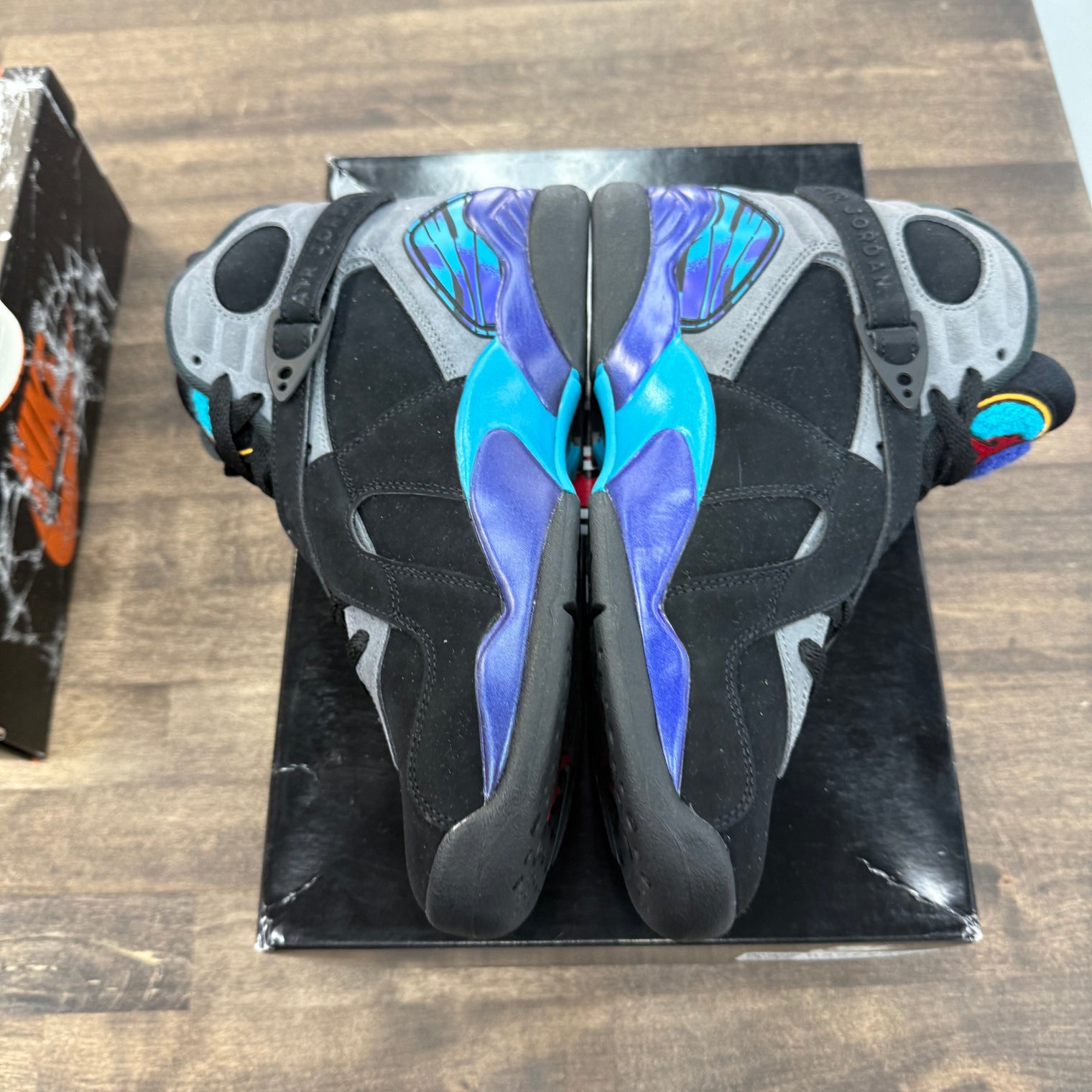 Aqua Jordan 8 Retro 2025 (Lightly Worn)