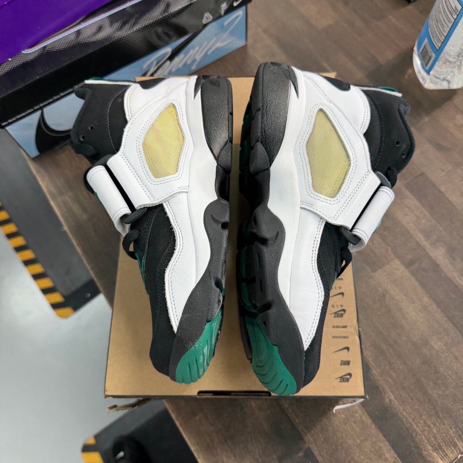 Emerald Nike Air Diamond Turf (USED, No Lid)