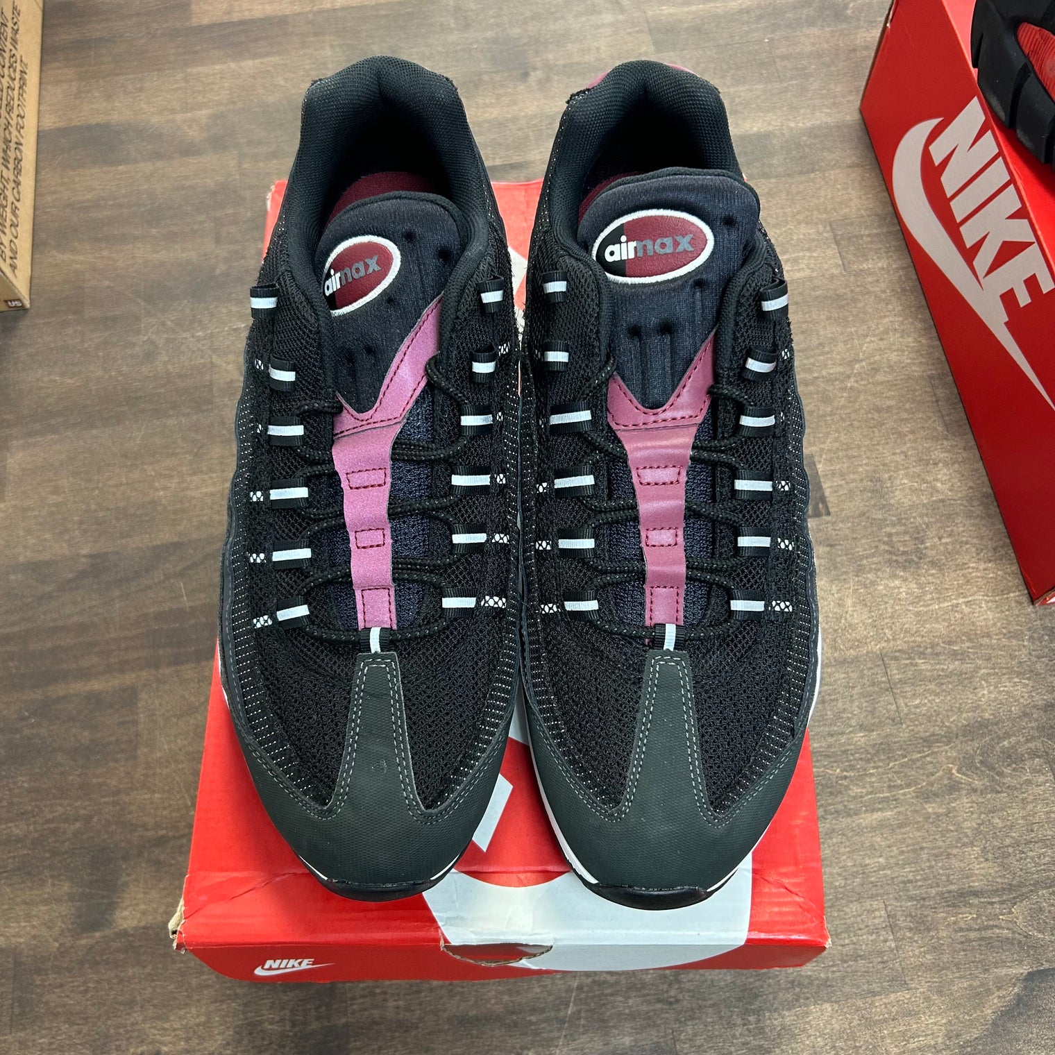Anthracite Team Red Air Max 95 (USED)