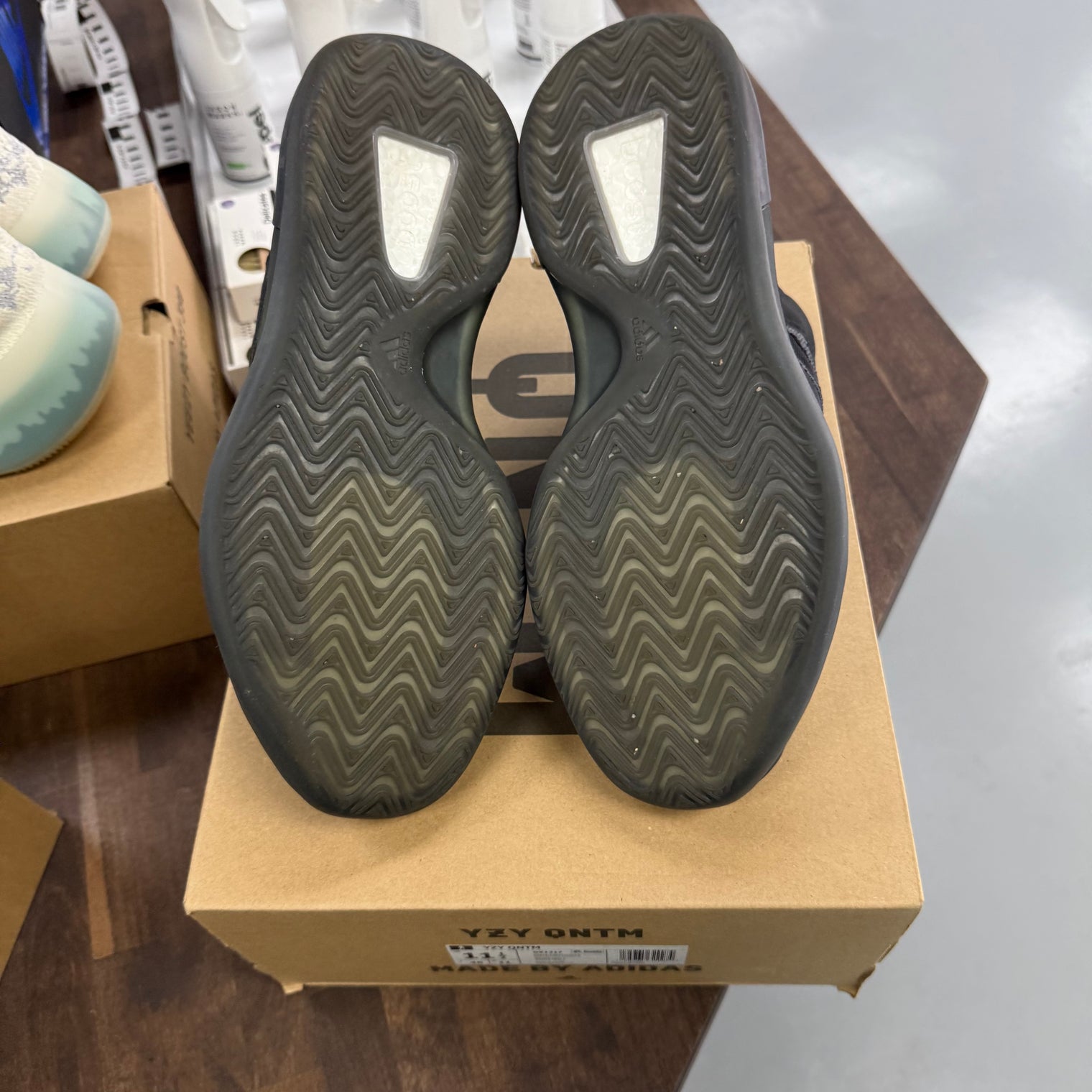 Onyx Yeezy QNTM (USED)