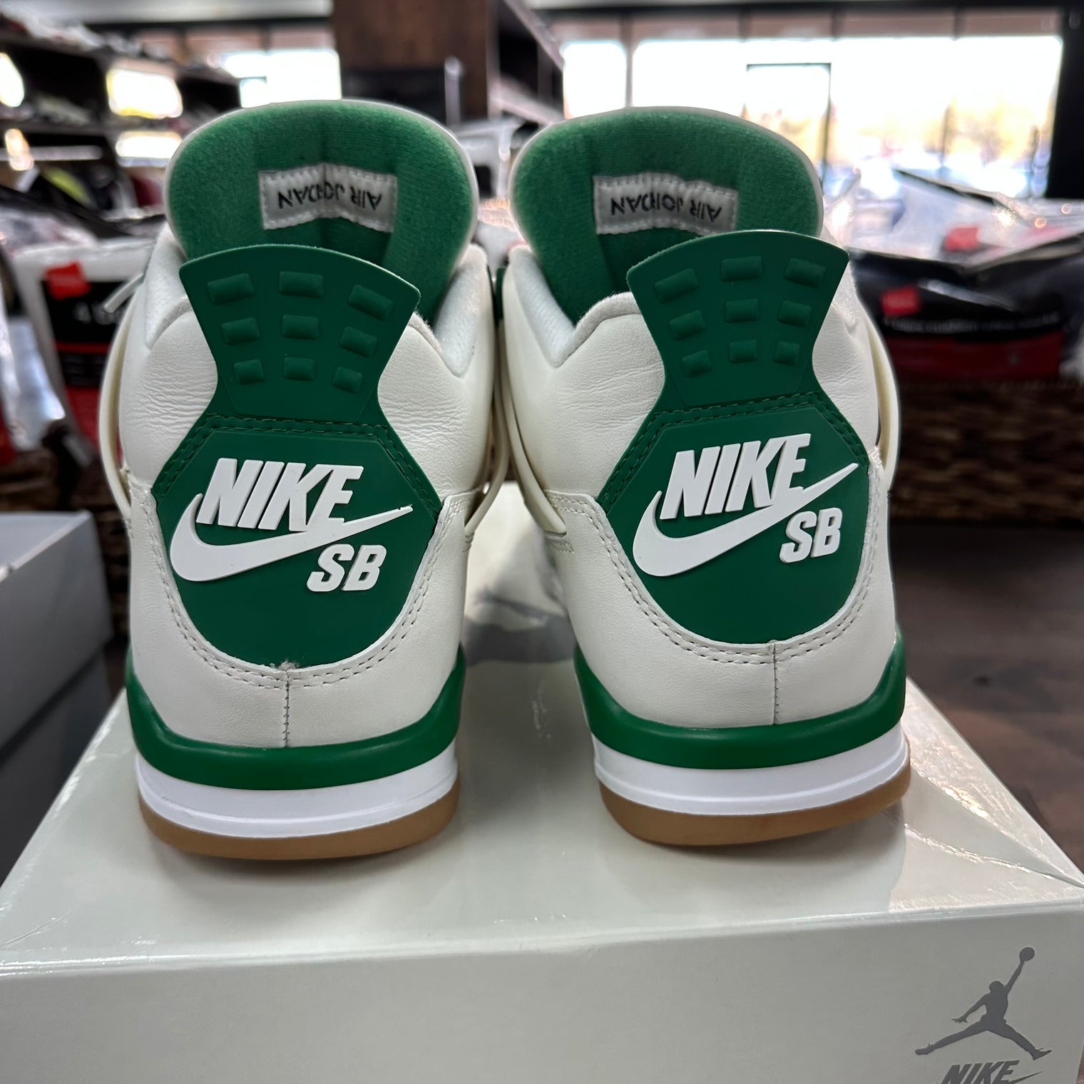Pine Green SB Jordan 4 Retro OG (USED)