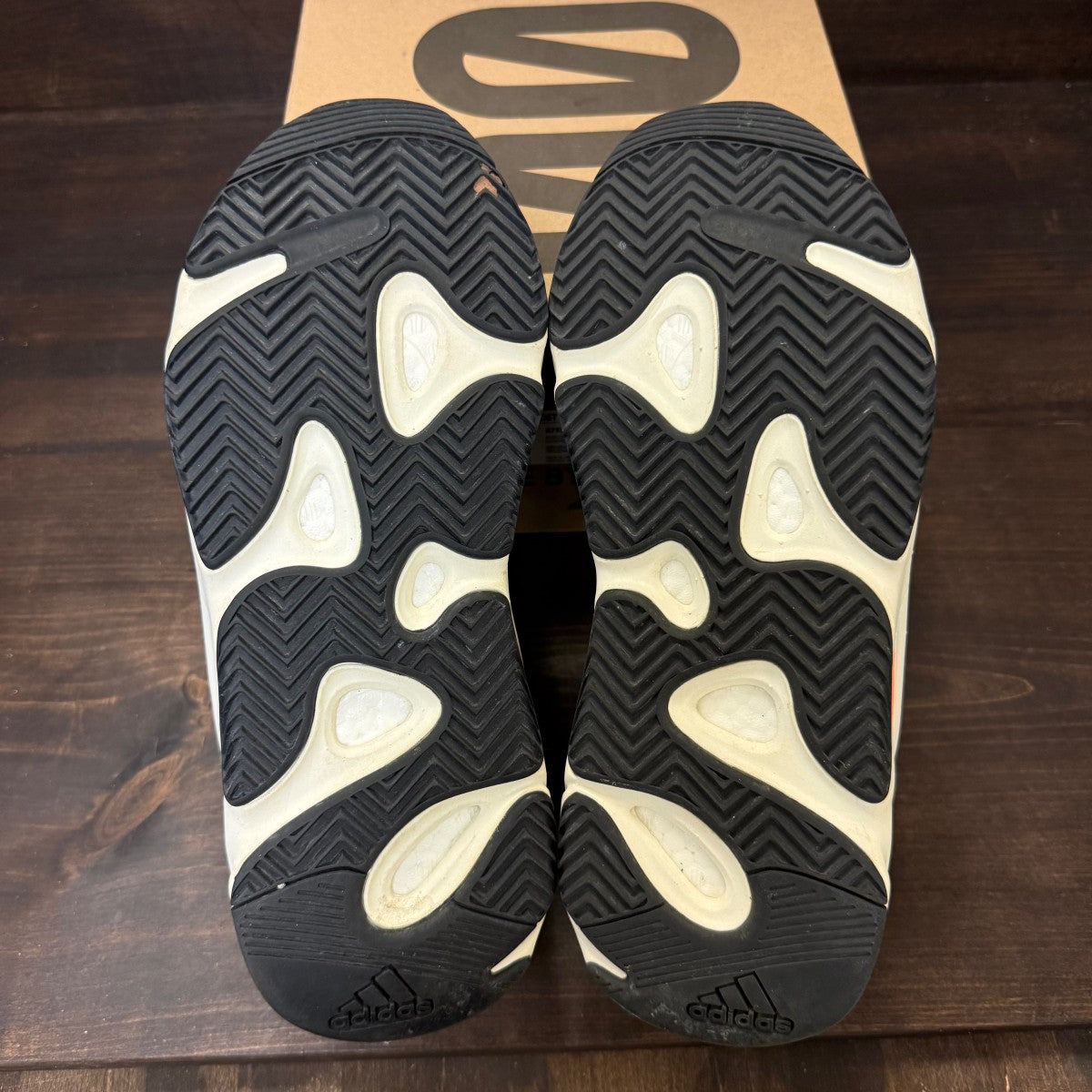 adidas Yeezy Boost 700 Wave Runner Size 10 (Pre-Owned) - Image 4