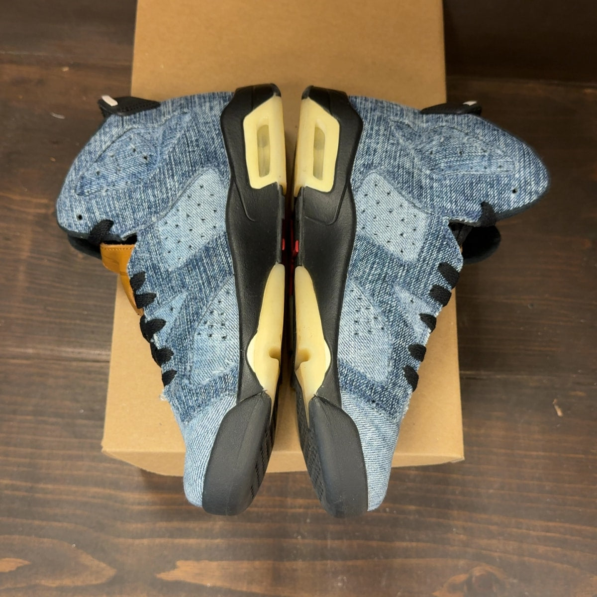 Jordan 6 Retro Washed Denim (GS) Size 6.5Y (Pre-Owned) - Image 4
