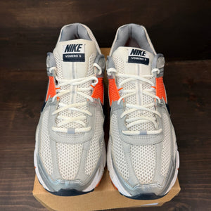 Nike Zoom Vomero 5 Platinum Tint Safety Orange Size 12 (Pre-Owned) - Image 3