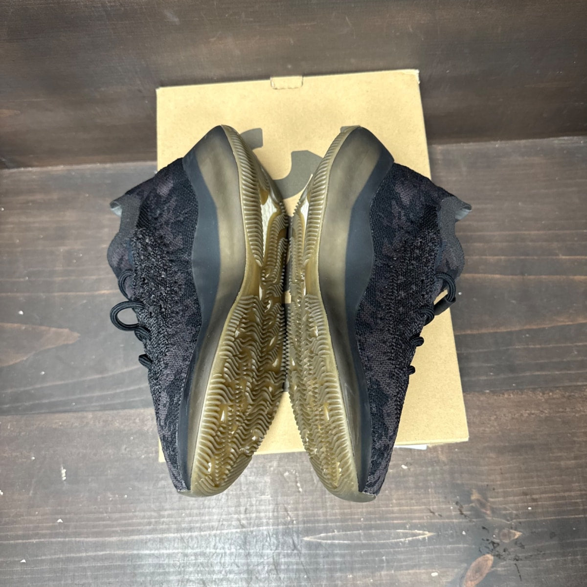 adidas Yeezy Boost 380 Onyx Size 7.5 (Pre-Owned) - side