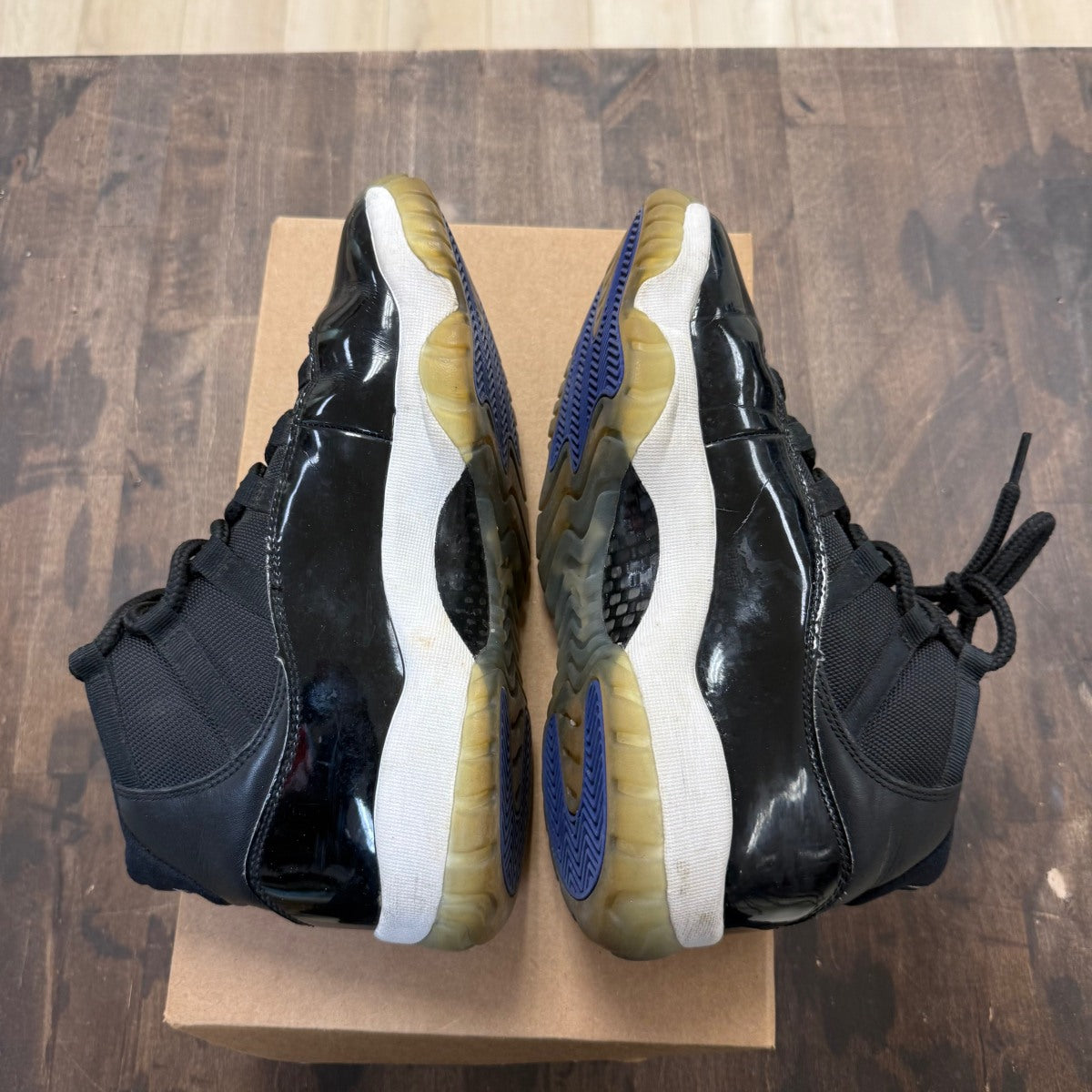 Jordan 11 Retro Space Jam (2016) Size 8 (Pre-Owned) - Image 4