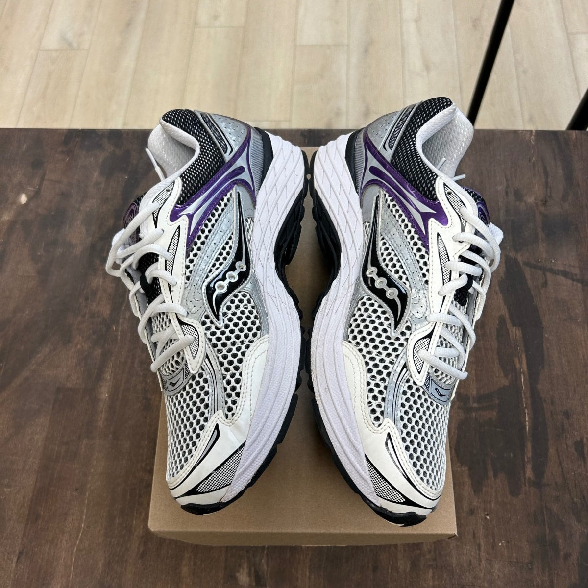 Saucony ProGrid Omni 9 White Black Silver Purple Size 12 (Pre-Owned) - Image 3
