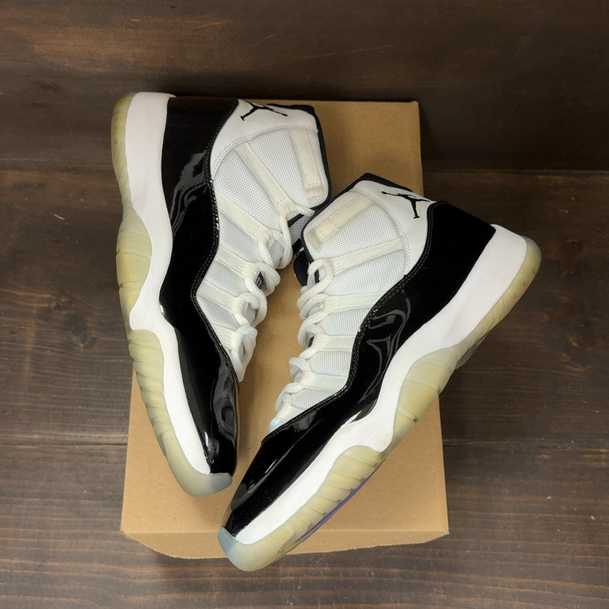 Jordan 11 Retro Concord (2018) Size 10 (Pre-Owned) - Image 2