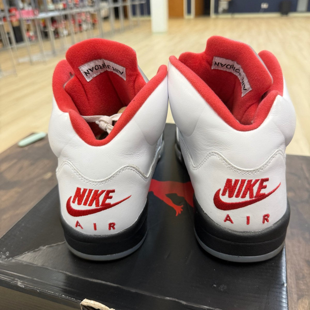Jordan 5 Retro Fire Red Silver Tongue (2020) - Image 2