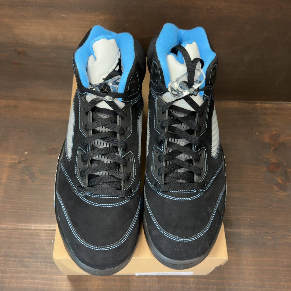 Jordan 5 Retro Black University Blue (2026) Size 13 - tag
