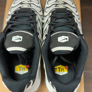 Nike Air Max Plus Drift White Black Metallic Silver Size 6 (Pre-Owned) - aux