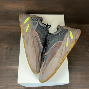 adidas Yeezy Boost 700 Mauve Size 8 (Pre-Owned) - Image 2