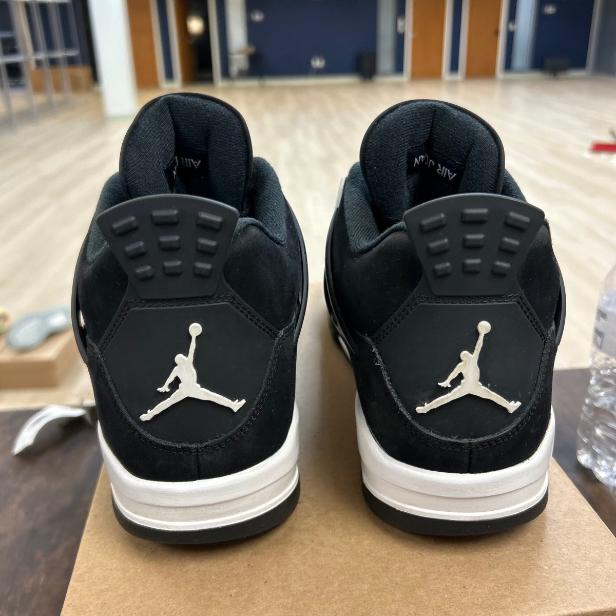 Jordan 4 Retro White Thunder Size 10.5 (Pre-Owned) - Image 6