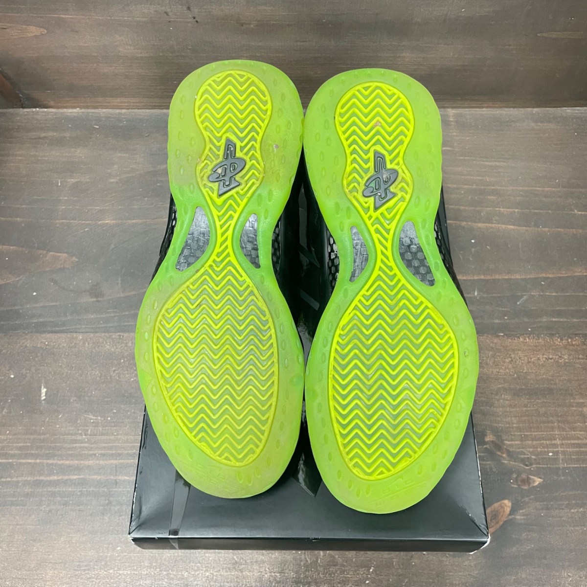 Nike Air Foamposite One Black Volt - Image 6