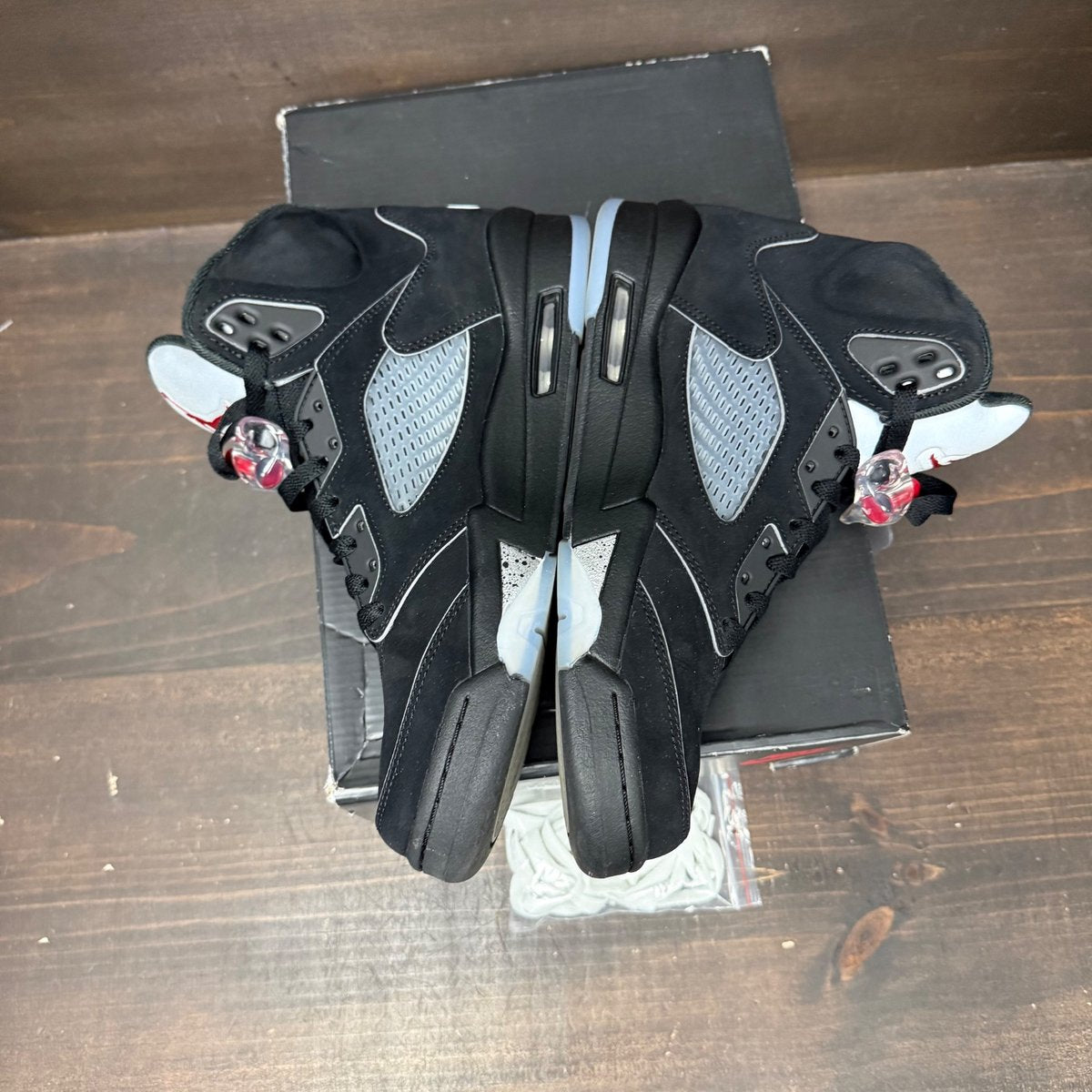 Jordan 5 Retro OG Black Metallic Reimagined Size 8.5 (Pre-Owned) - side